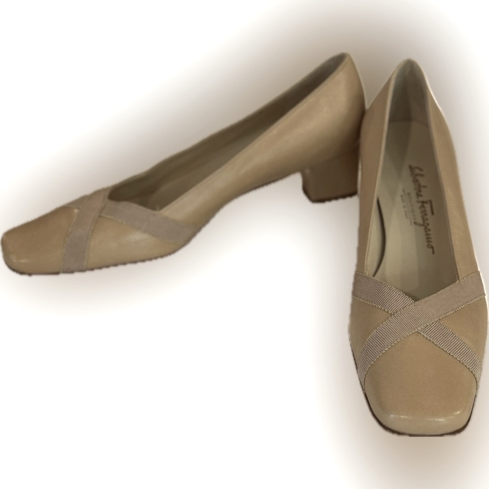 Salvatore Ferragamo nude leather ribbon square toe block heels pumps 8 NWOB